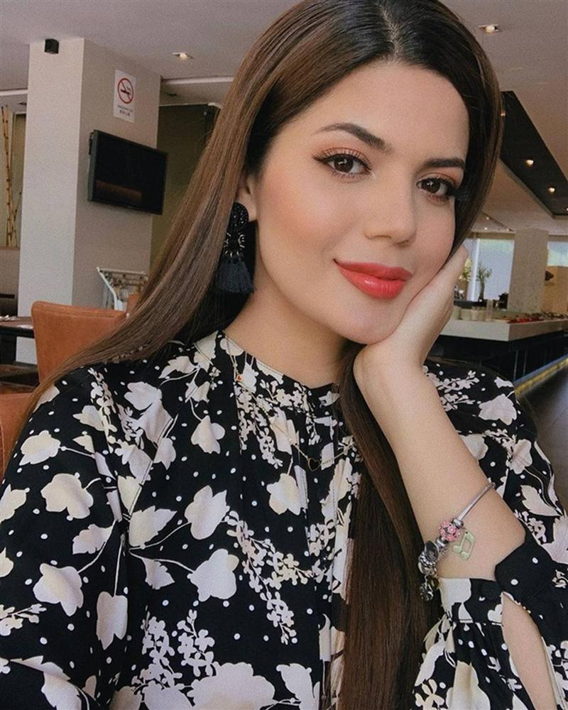 Hoa hậu đồng hành cùng đoàn Việt Nam ở SEA Games chuộng bikini xẻ cao-8