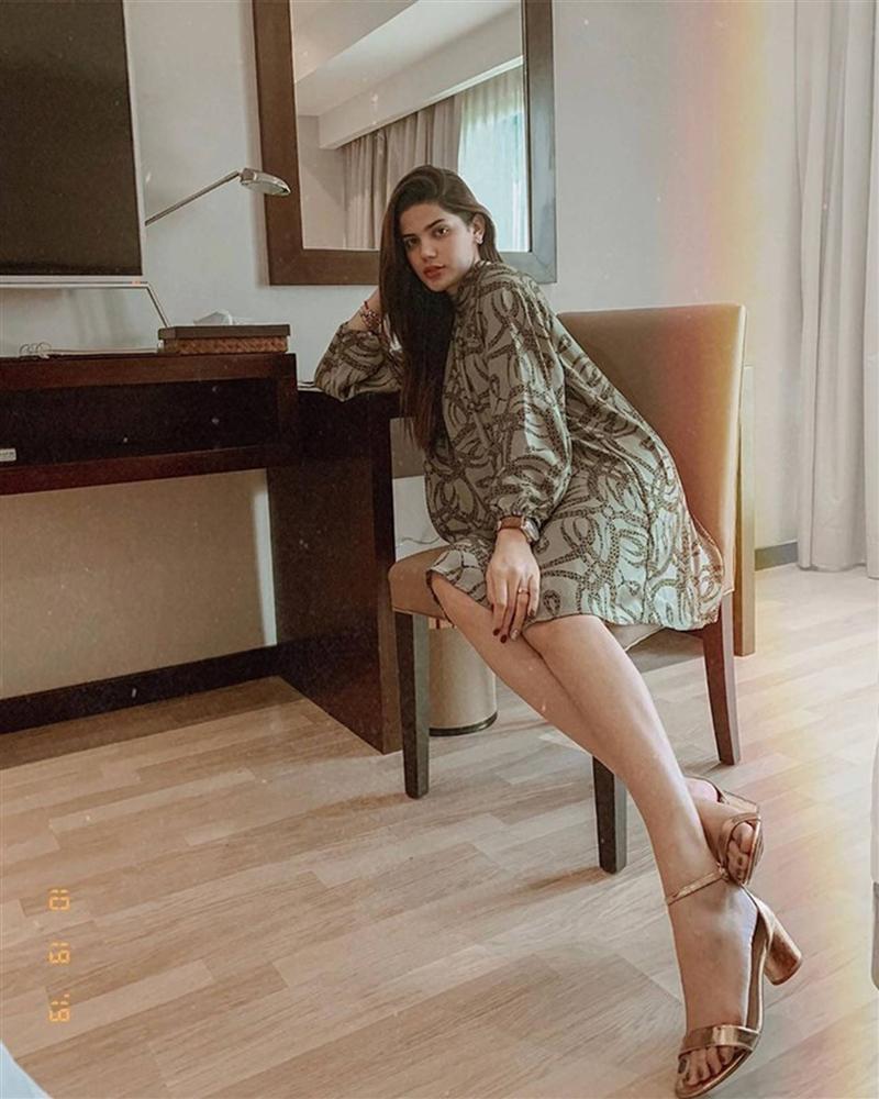 Hoa hậu đồng hành cùng đoàn Việt Nam ở SEA Games chuộng bikini xẻ cao-9