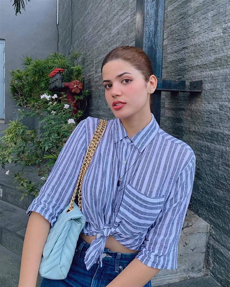 Hoa hậu đồng hành cùng đoàn Việt Nam ở SEA Games chuộng bikini xẻ cao-12