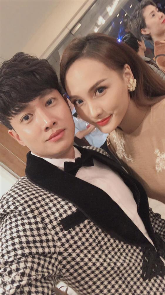 Phim hết tình tan: Quốc Trường và Bảo Thanh lên đồ như người dưng ngược lối dù sóng đôi trên thảm đỏ AAA-6