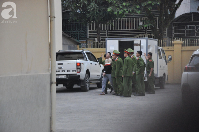 Xét xử vụ mẹ nữ sinh giao gà ở Điện Biên và đồng phạm:Bà Hiền khẳng định không quen biết Bùi Văn Công, liên tục kêu oan-24