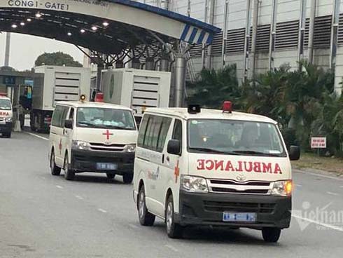 Hình ảnh đưa thi hài 16 nạn nhân vụ 39 người chết trong thùng xe container ở Anh về nước-4