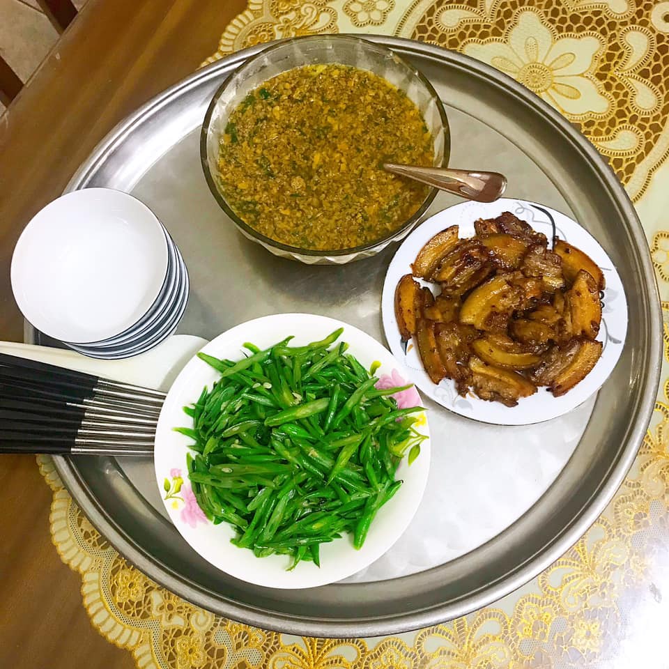 Mâm cơm gái Nghệ An nấu cho 5 người chưa tới 100k vẫn đề huề khiến chồng khen nở mũi-7