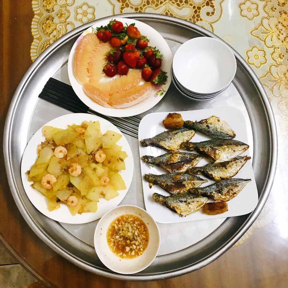 Mâm cơm gái Nghệ An nấu cho 5 người chưa tới 100k vẫn đề huề khiến chồng khen nở mũi-13