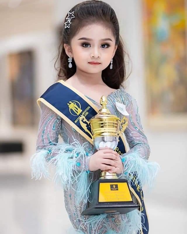 Cô bé 6 tuổi đăng quang Hoa hậu nhí Thái Lan 2019-1