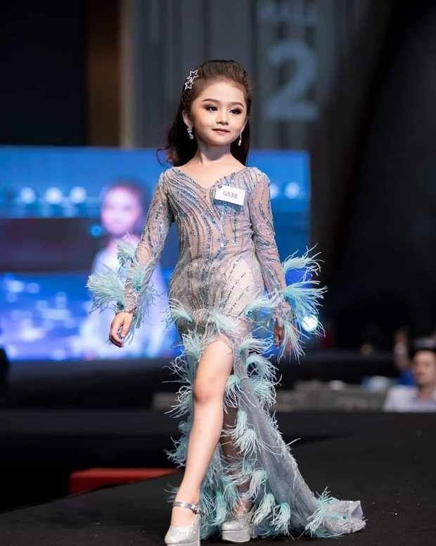 Cô bé 6 tuổi đăng quang Hoa hậu nhí Thái Lan 2019-2