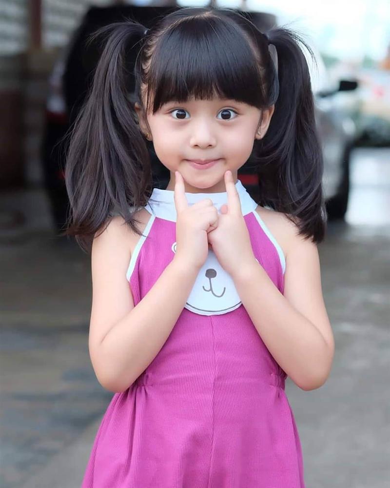 Cô bé 6 tuổi đăng quang Hoa hậu nhí Thái Lan 2019-11