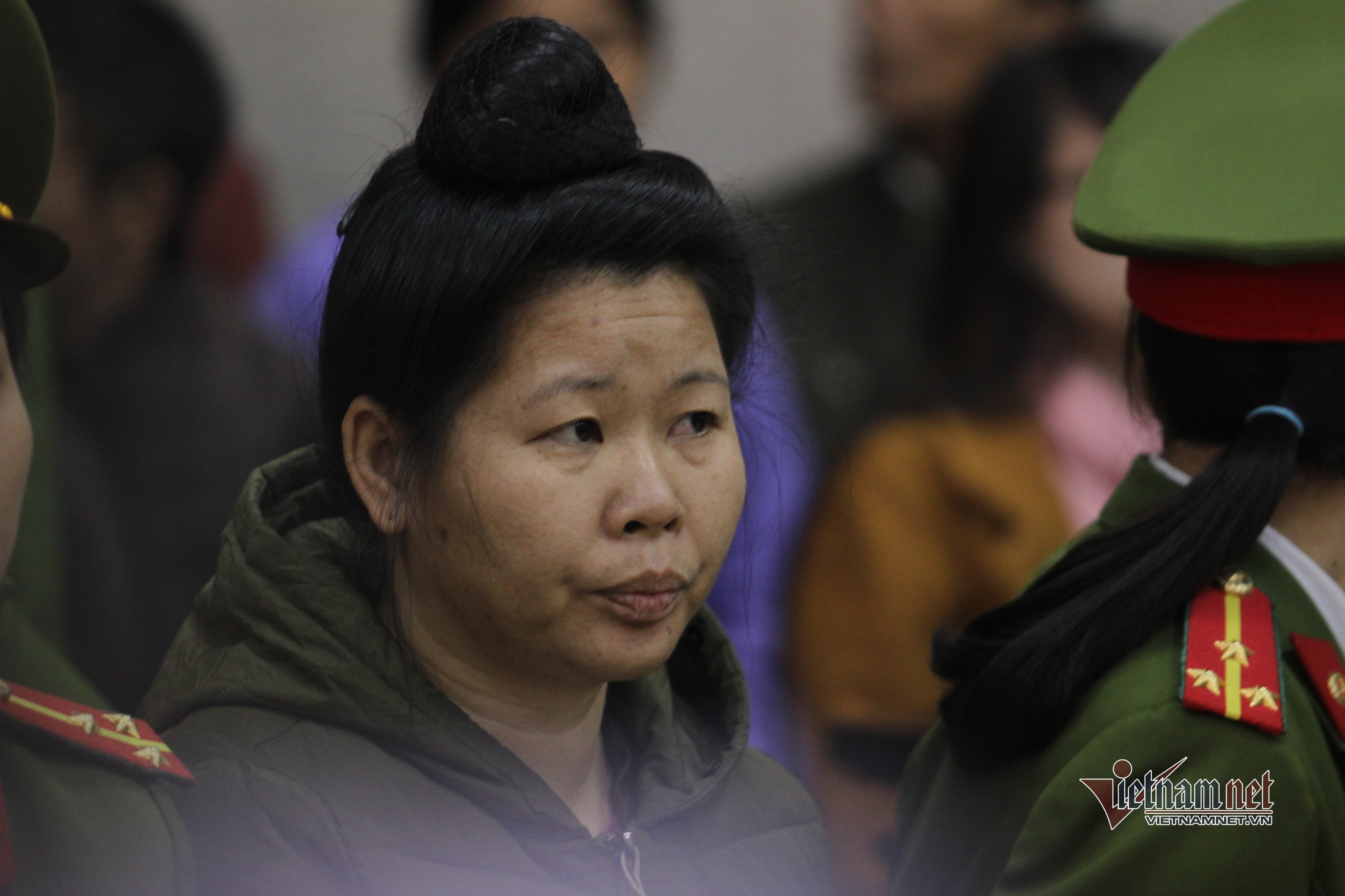 Mẹ nữ sinh Cao Mỹ Duyên kêu oan tại tòa-3