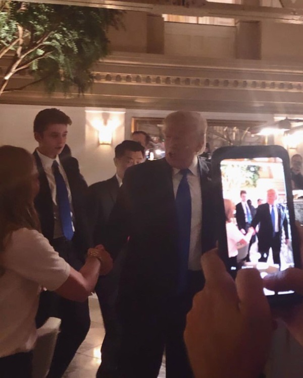 Quý tử nhà Trump xuất hiện, chiếm hết spotlight với vẻ đẹp tựa nam thần cùng chiều cao khủng khó ai sánh kịp-4