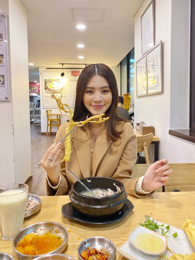 Hoa hậu rich kid ăn món dát vàng đắt đỏ: Huyền My, Hồ Ngọc Hà chẳng thua kém-1