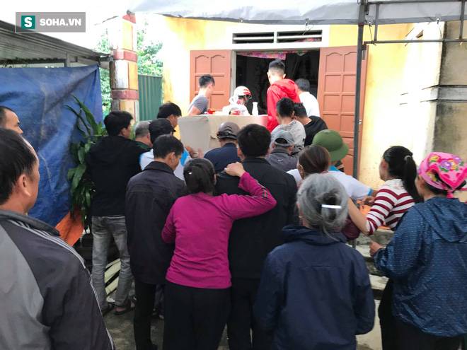 Hàng nghìn người đón thi thể các nạn nhân tử vong trong thùng xe cotainer ở Anh về quê nhà Nghệ An, Hà Tĩnh-6