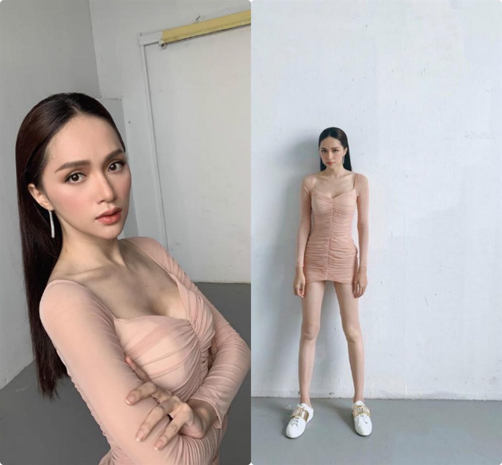 Hoa hậu Hương Giang mặc váy siêu ngắn bó sát khoe dáng đẹp như tranh-10