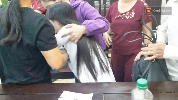 Chị gái nữ sinh giao gà gục khóc nức nở tại tòa sau khi mẹ bị tuyên án 20 năm tù-5