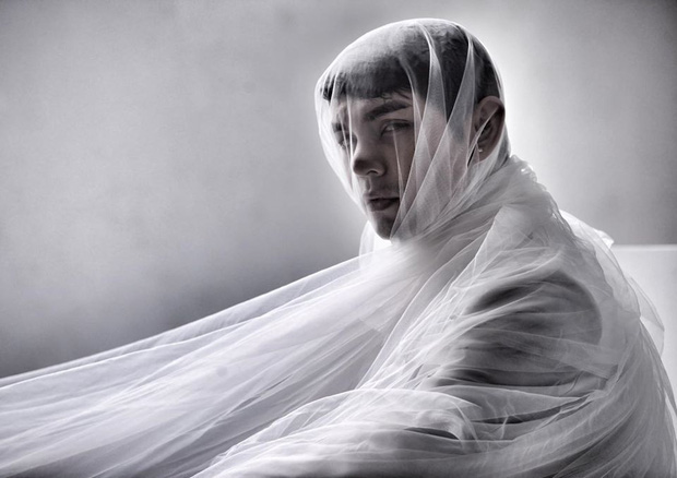 Hết lấy chuyện tình đồng tính ra đấu tố, Sơn Ngọc Minh chơi sốc khi kêu gọi 10 triệu like để... tự sát-2