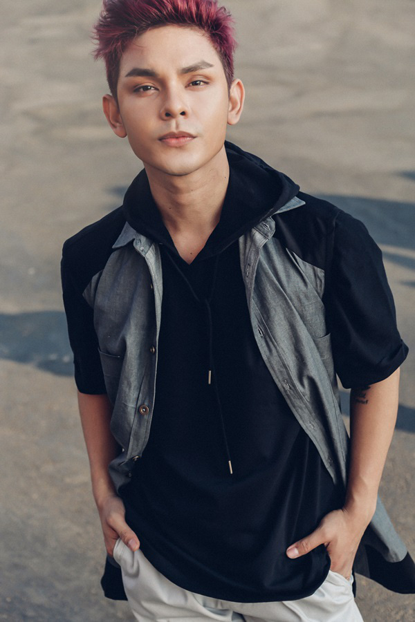 Hết lấy chuyện tình đồng tính ra đấu tố, Sơn Ngọc Minh chơi sốc khi kêu gọi 10 triệu like để... tự sát-1