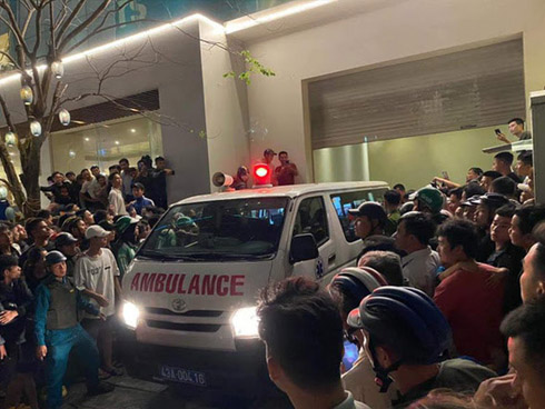 TP.HCM: Kinh hoàng gã đàn ông nghi ngáo đá xông vào đâm 3 cháu nhỏ bị thương-4