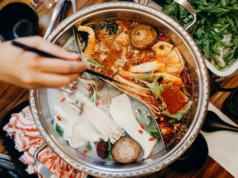 Những kiểu ăn lẩu độc khủng khiếp, hại dạ dày và khoang miệng mà ngay cả dân “sành” ăn cũng dễ mắc phải