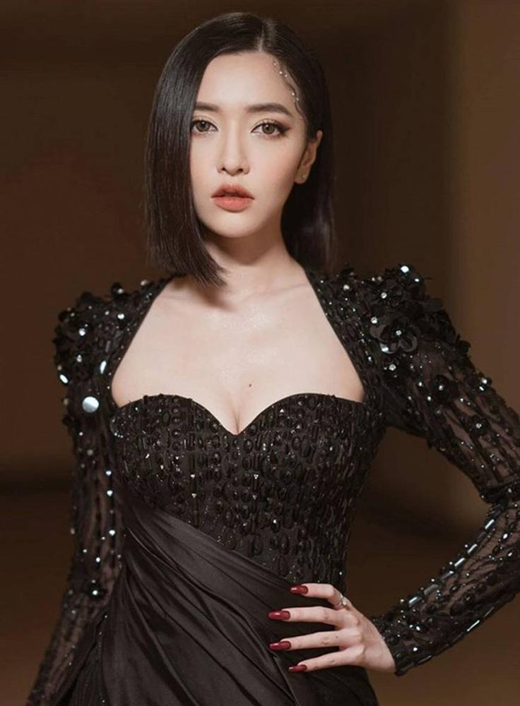 Loạt ảnh xinh chấn động tâm can của Bích Phương ở AAA-5