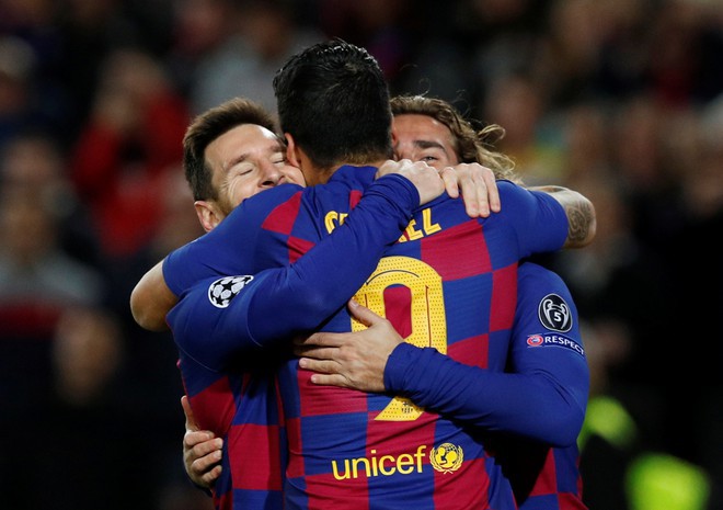 Messi vượt Ronaldo, lập kỷ lục ghi bàn tại Champions League-2