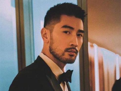 Đông đảo người hâm mộ gửi hoa và lời tạm biệt trong lễ tưởng niệm Cao Dĩ Tường tại hiện trường nơi xảy ra tai nạn-9