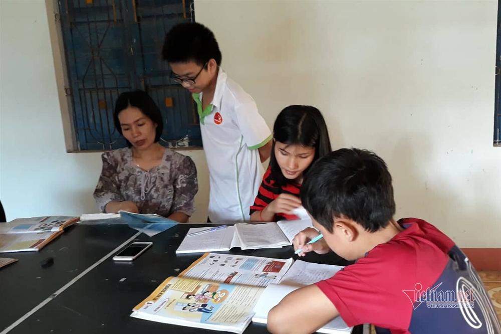 Cô giáo Quảng Trị 8 năm dạy tiếng Anh miễn phí cho học sinh-2
