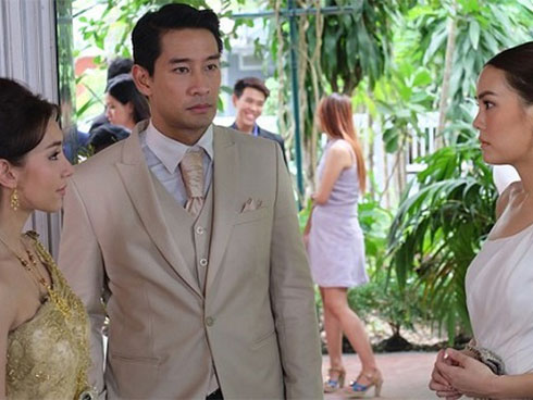 Giữa hôn lễ nhận được quà lạ, cô dâu mặt không đổi sắc nói câu khiến chú rể bật khóc-3