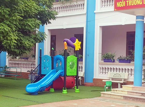 Bác sĩ nói về việc cấp cứu ban đầu cho cháu bé tử vong khi chơi ở cầu trượt ở trường mầm non-1