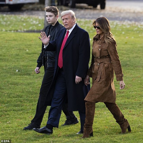 Chỉ trong vòng chưa đầy 1 năm, Barron Trump khiến dư luận choáng váng bởi chiều cao không ngừng tăng cùng vẻ đẹp thăng cấp hơn người-1