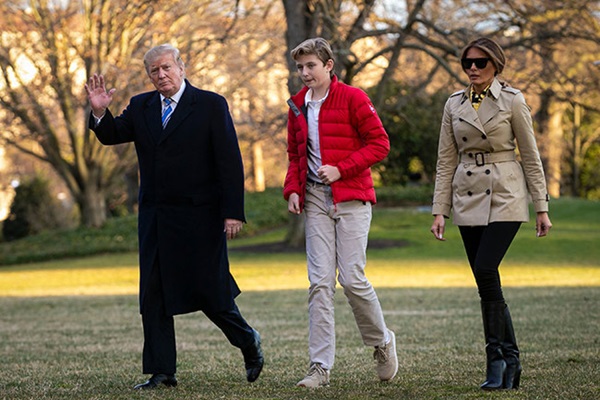 Chỉ trong vòng chưa đầy 1 năm, Barron Trump khiến dư luận choáng váng bởi chiều cao không ngừng tăng cùng vẻ đẹp thăng cấp hơn người-2