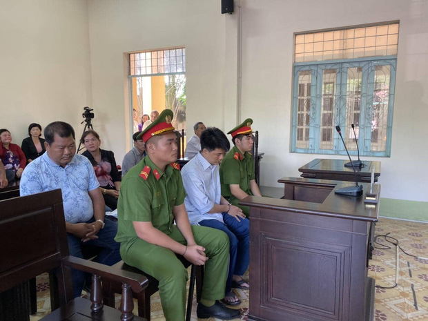 Vụ tai nạn thảm khốc khiến hàng chục người thương vong ở Bến Lức: Tài xế liên tục bật khóc khi hầu tòa-1