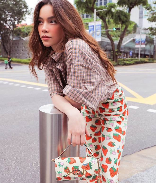 Đụng hàng chiếc đầm hoa 60 triệu với mỹ nhân khắp châu Á, Hồ Ngọc Hà vẫn đẹp bất bại-13