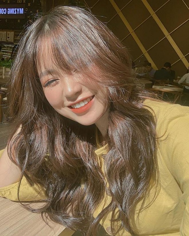 Quang Hải đá chính, bạn gái tin đồn khoe sắc tiếp lửa U22 Việt Nam đấu U22 Lào-1