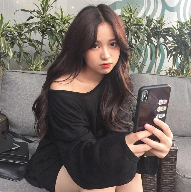 Quang Hải đá chính, bạn gái tin đồn khoe sắc tiếp lửa U22 Việt Nam đấu U22 Lào-7