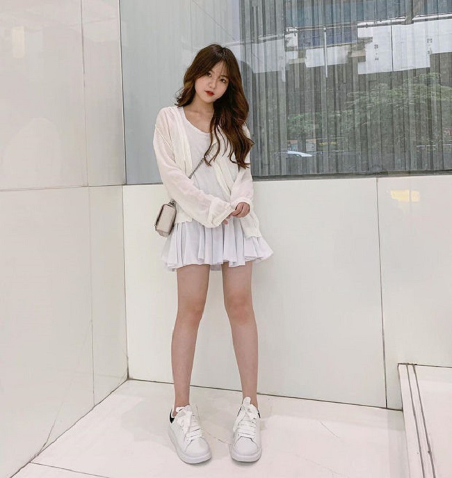 Quang Hải đá chính, bạn gái tin đồn khoe sắc tiếp lửa U22 Việt Nam đấu U22 Lào-14