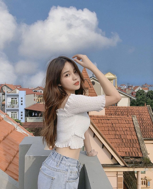 Quang Hải đá chính, bạn gái tin đồn khoe sắc tiếp lửa U22 Việt Nam đấu U22 Lào-16