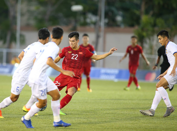 Fan Việt mừng hụt với bàn thắng bị tước của Đoàn Văn Hậu: Hóa ra trọng tài có vấn đề quang học, không phải một mà những hai lần-3