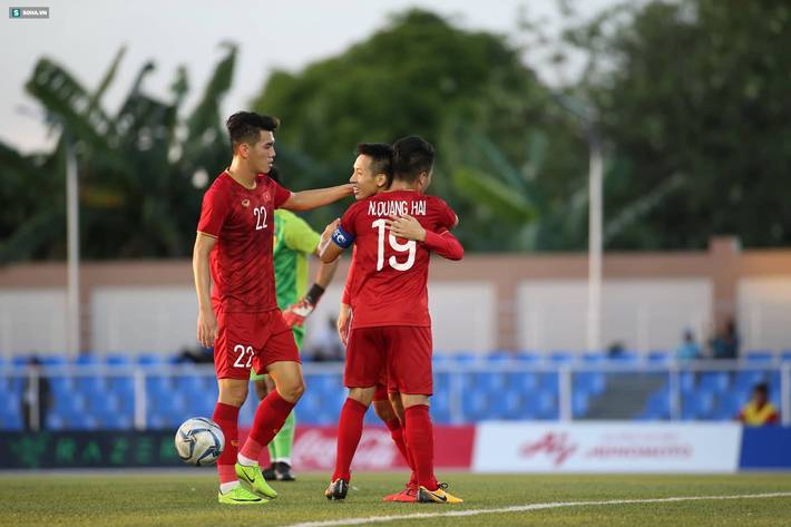 Fan Việt mừng hụt với bàn thắng bị tước của Đoàn Văn Hậu: Hóa ra trọng tài có vấn đề quang học, không phải một mà những hai lần-4