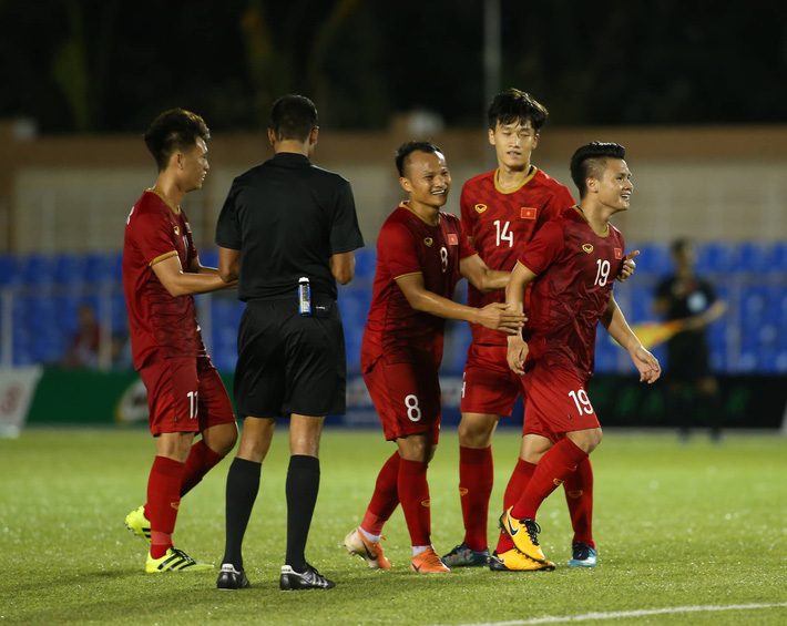 Fan Việt mừng hụt với bàn thắng bị tước của Đoàn Văn Hậu: Hóa ra trọng tài có vấn đề quang học, không phải một mà những hai lần-6