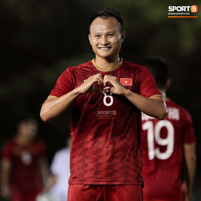 Ghi bàn tại SEA Games sau 8 năm, Trọng Hoàng lập tức tặng bàn thắng cho vợ theo cách rất lãng mạn-2