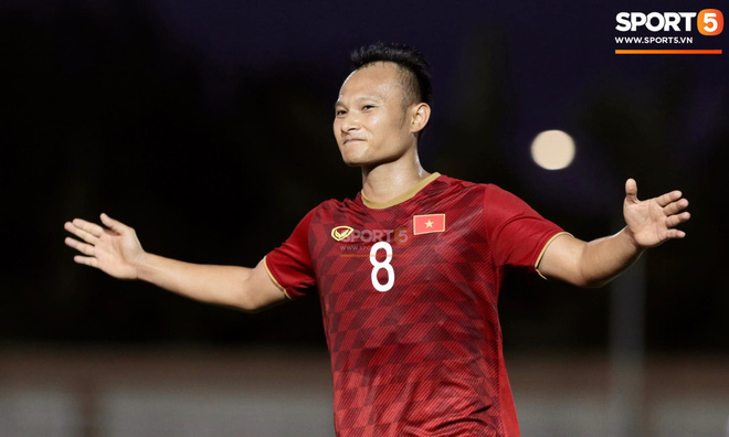 Ghi bàn tại SEA Games sau 8 năm, Trọng Hoàng lập tức tặng bàn thắng cho vợ theo cách rất lãng mạn-3