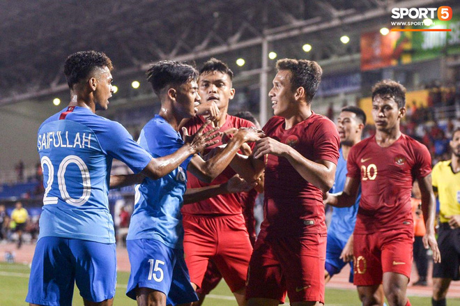 Vụ ẩu đả trên sân bóng đầu tiên tại SEA Games 2019: Sao U22 Indonesia đòi ăn thua đủ sau khi bị đánh nguội 2 lần liên tiếp-8