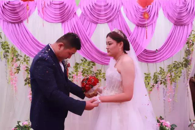 Ngày cưới được trao đến 5 cây vàng, cô dâu hạnh phúc vì nghĩ nhà chồng coi trọng nhưng sau lại chết điếng vì câu nói trong đêm tân hôn: Vàng đấy mày vứt đâu thì vứt”-1