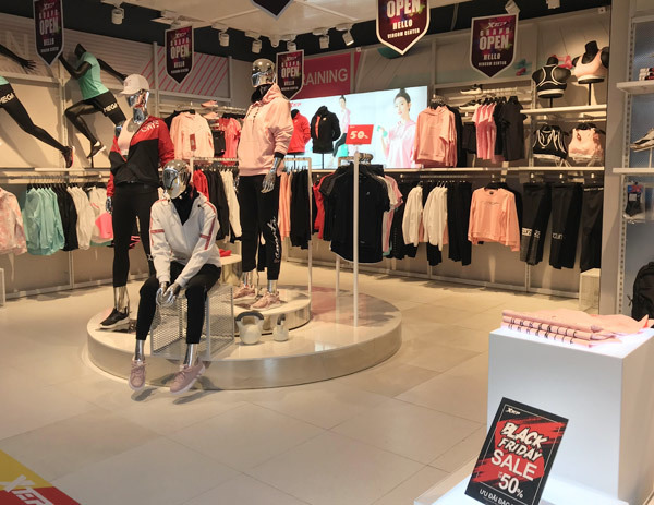 Thảm cảnh năm nay, Black Friday giảm 80% vẫn ngồi không đợi khách-1