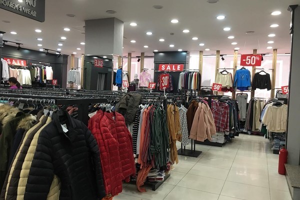 Thảm cảnh năm nay, Black Friday giảm 80% vẫn ngồi không đợi khách-12