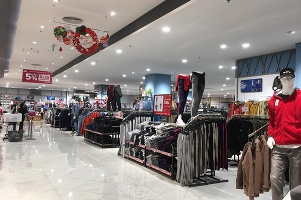 Thảm cảnh năm nay, Black Friday giảm 80% vẫn ngồi không đợi khách-13