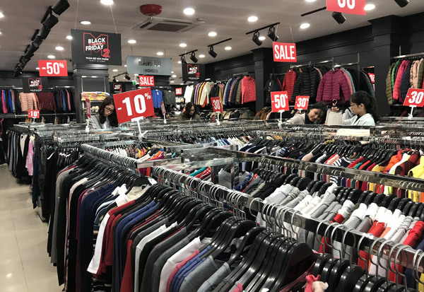 Thảm cảnh năm nay, Black Friday giảm 80% vẫn ngồi không đợi khách-4