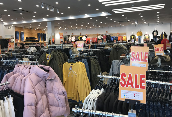 Thảm cảnh năm nay, Black Friday giảm 80% vẫn ngồi không đợi khách-5