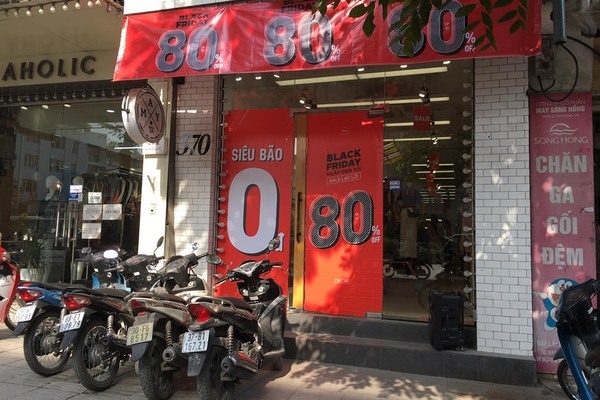 Thảm cảnh năm nay, Black Friday giảm 80% vẫn ngồi không đợi khách-7
