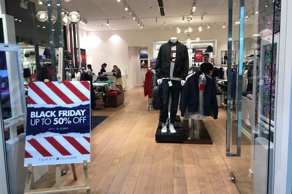Thảm cảnh năm nay, Black Friday giảm 80% vẫn ngồi không đợi khách-16