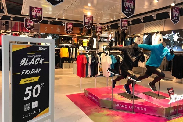 Thảm cảnh năm nay, Black Friday giảm 80% vẫn ngồi không đợi khách-17